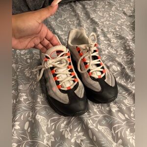 Black and hot pink Nike airmax